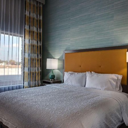 Hampton Inn & Suites-Wichita/Airport, Ks Exteriör bild