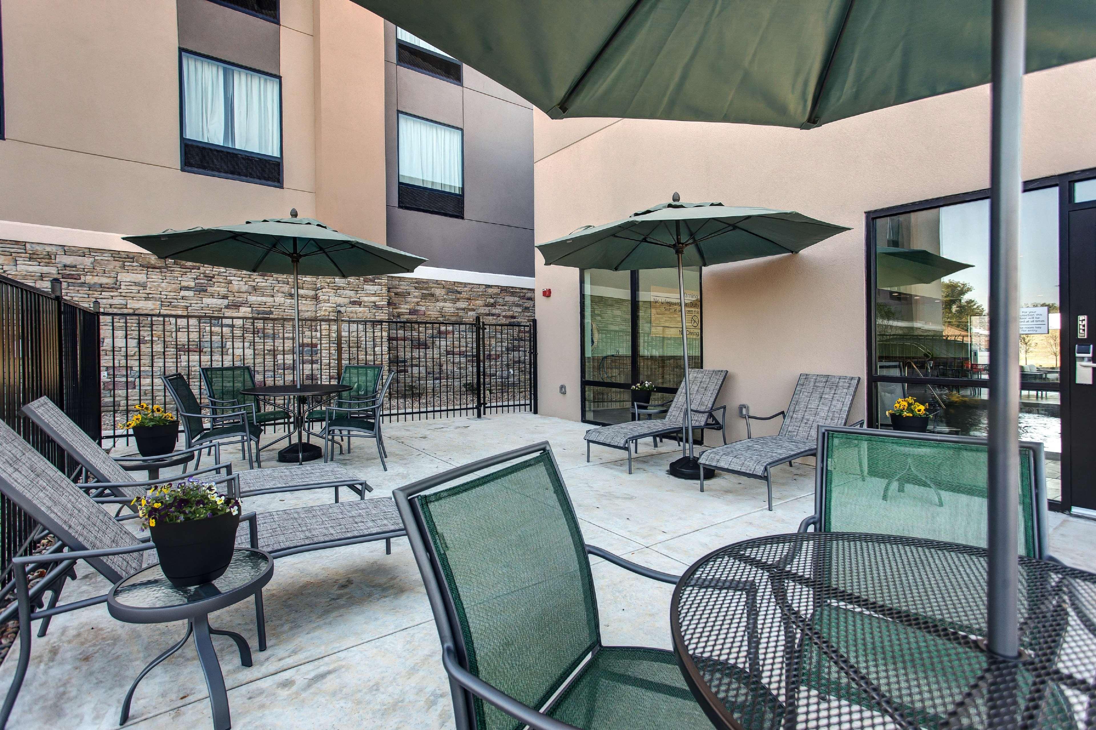 Hampton Inn & Suites-Wichita/Airport, Ks Exteriör bild