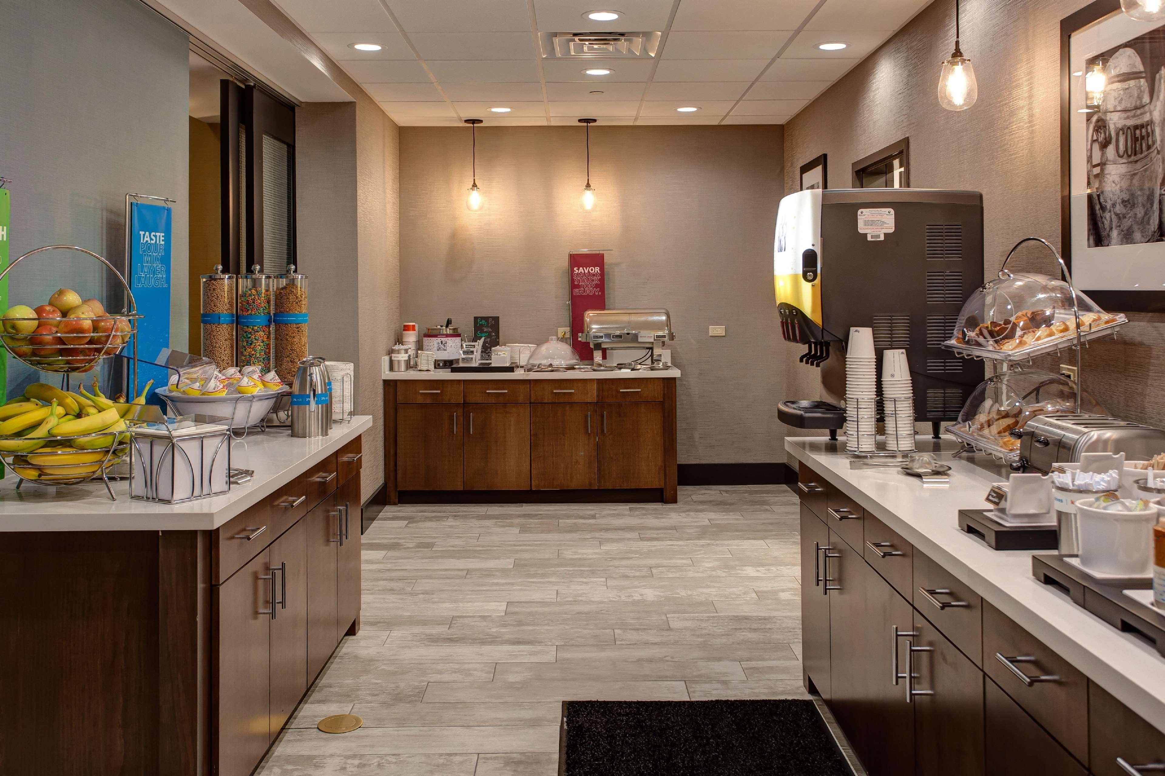 Hampton Inn & Suites-Wichita/Airport, Ks Exteriör bild