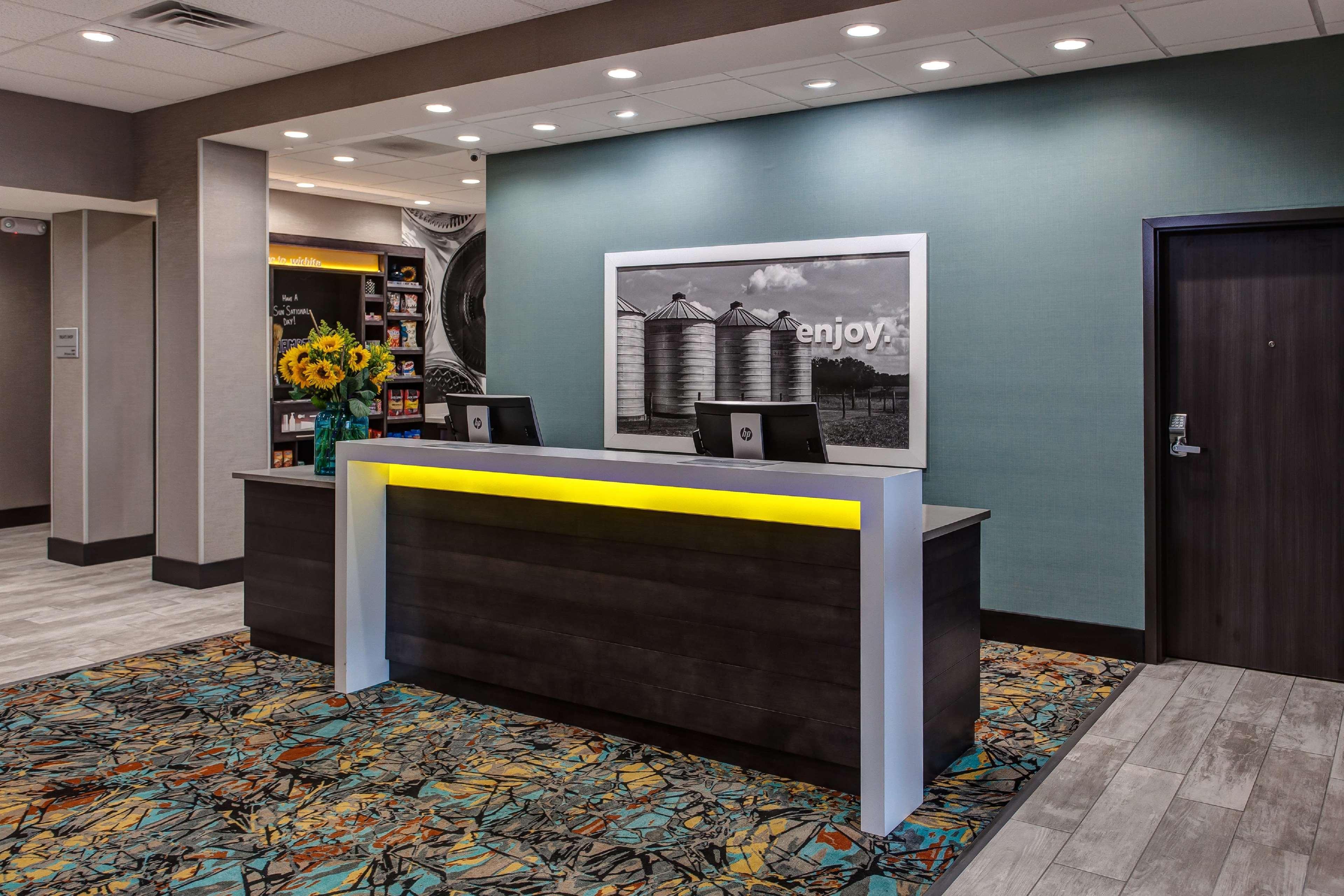 Hampton Inn & Suites-Wichita/Airport, Ks Exteriör bild