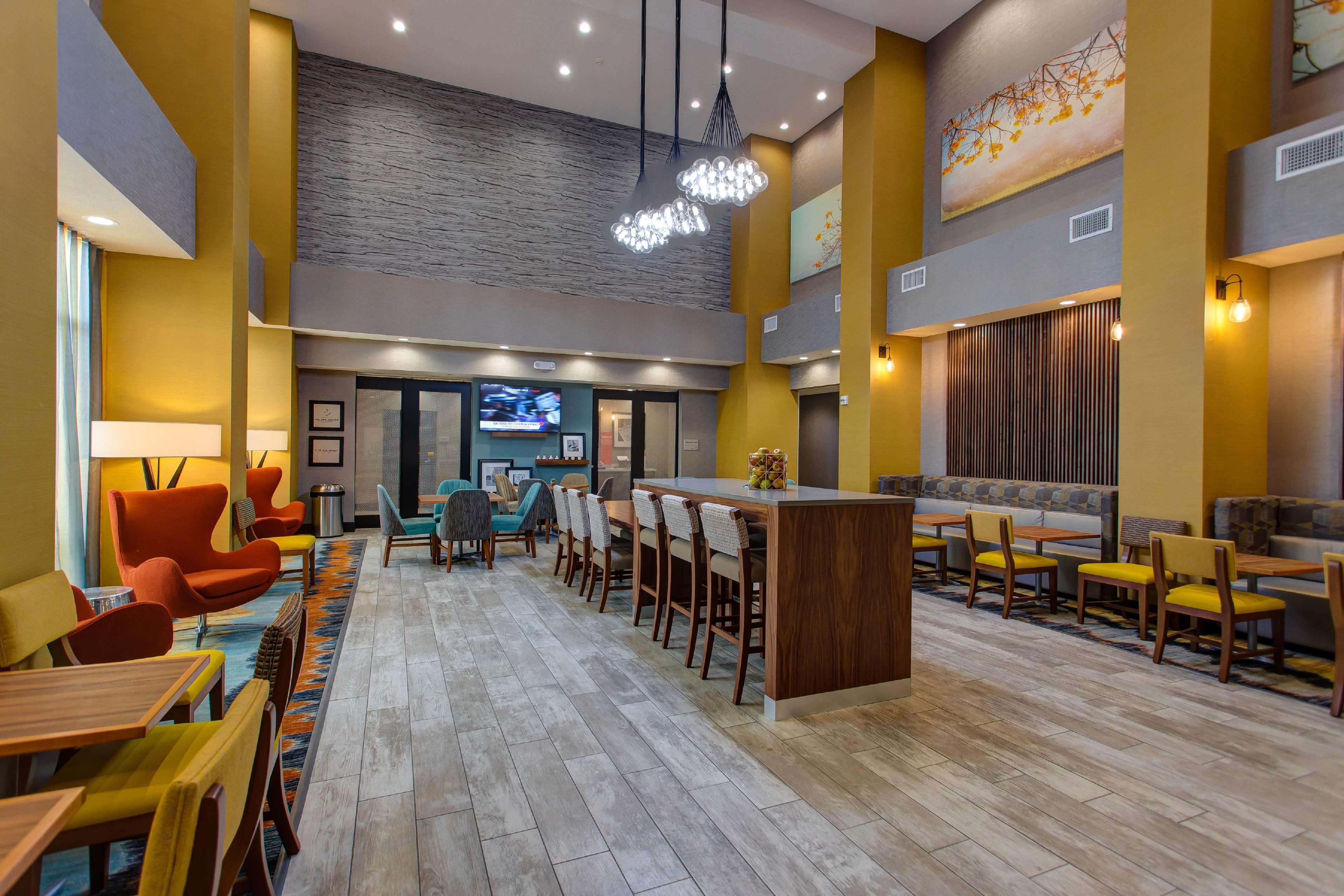 Hampton Inn & Suites-Wichita/Airport, Ks Exteriör bild