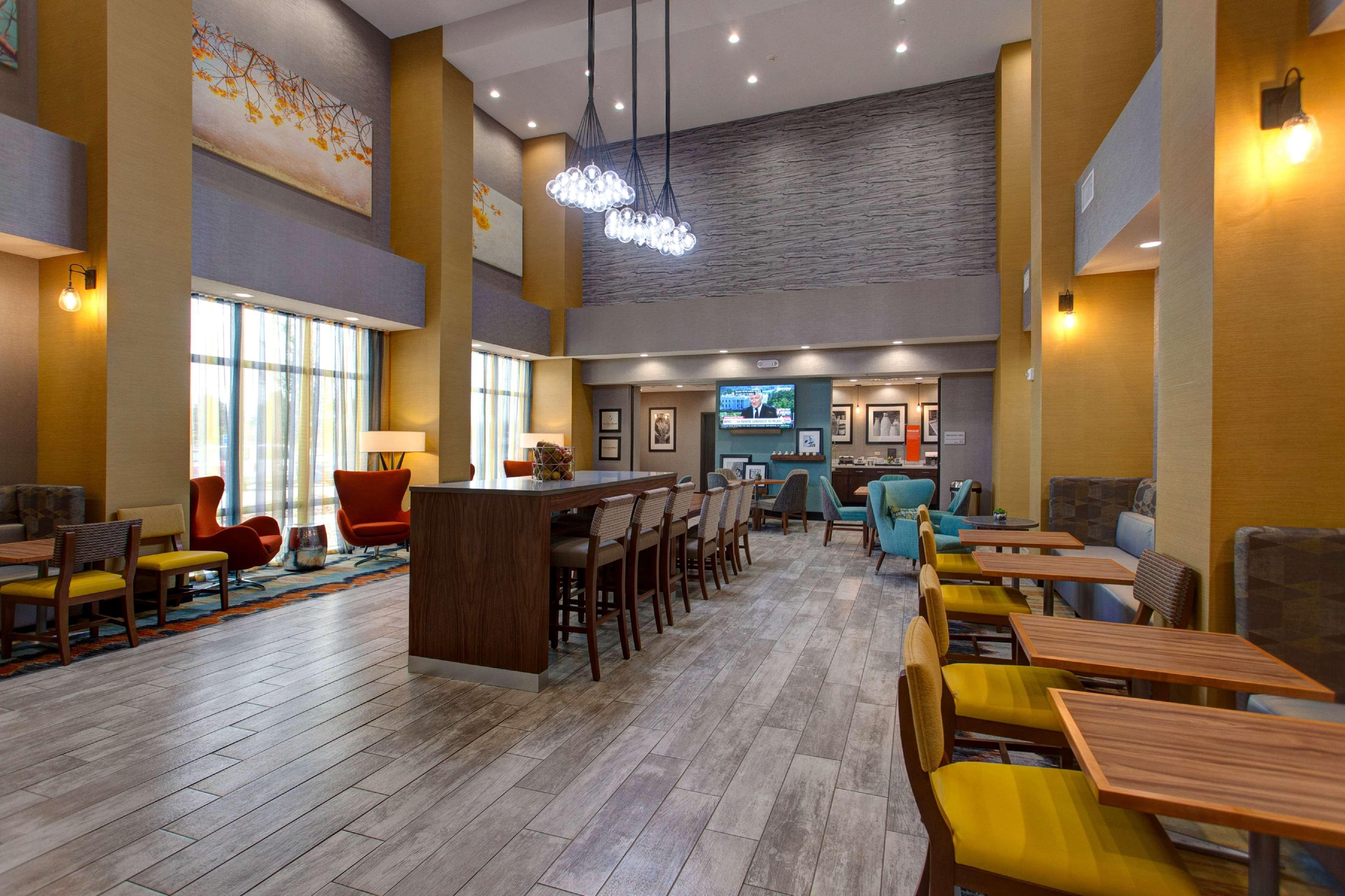 Hampton Inn & Suites-Wichita/Airport, Ks Exteriör bild