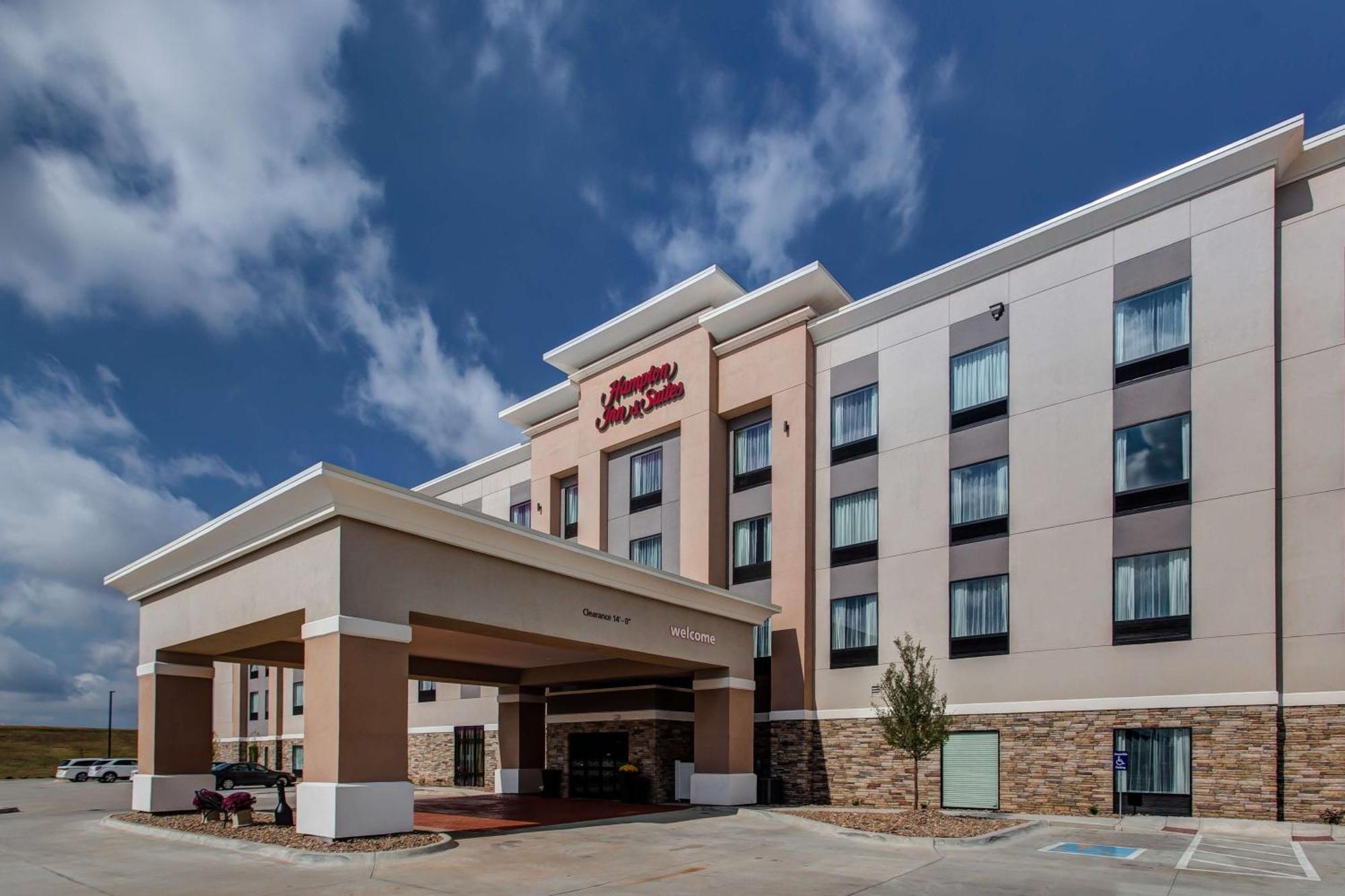 Hampton Inn & Suites-Wichita/Airport, Ks Exteriör bild