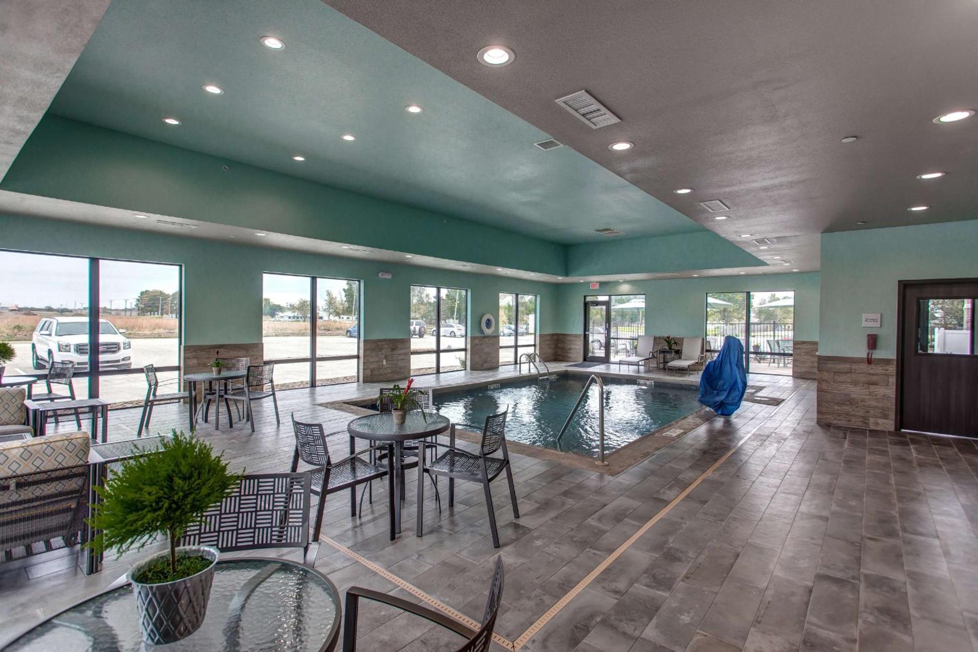 Hampton Inn & Suites-Wichita/Airport, Ks Exteriör bild